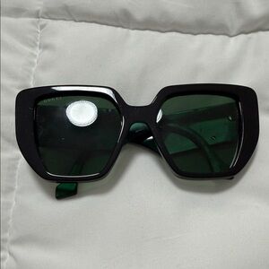 Gucci Black and Green Women's Sunglasses